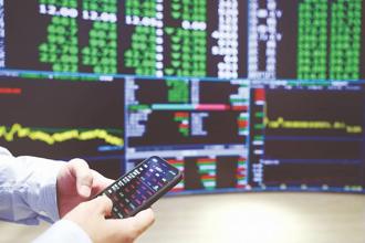 空頭反撲 權王、股王齊重挫 台股狂跌逾600點