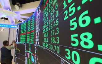 今年第6慘！台股收盤重挫728點 台積電暴跌50元逾4％