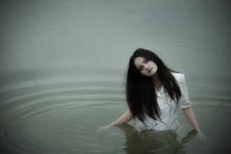 鬼月13禁忌曝！靠牆行走、夜晚唱歌都危險 