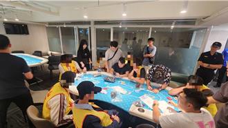 板橋住商大樓暗藏德州撲克賭場　海山警逮9人送辦