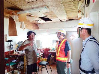 义竹乡民屋顶遭颱风吹毁 铁道局媒合厂商助弱势修缮