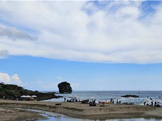 墾丁船帆石沙灘陽傘林立 遊客質疑業者占地 墾管處回應了