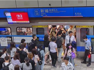 北捷板南線班次調整害板橋、新埔塞爆 通勤族氣炸：連續遲到兩天
