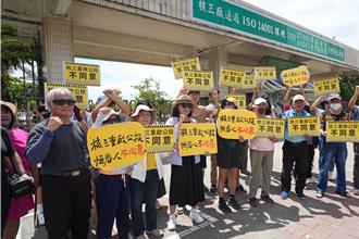 朝野立委考察核三廠  恆春居民舉標語反對重啟