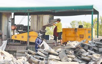 嘉義新庄滯洪池仍未清完光電板 環境部將再罰300萬