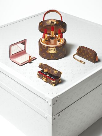 LV彩妝首秀 奢華美學高貴