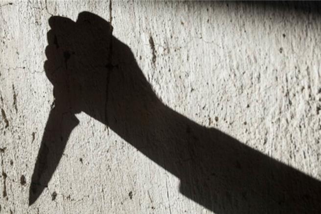 口角争执持蓝波刀杀友人23刀  二审仍判处12年6月徒刑（示意图，达志影像）