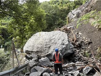 台7線榮華橋段凌晨坍方 桃園復興後山3里緊急停班課