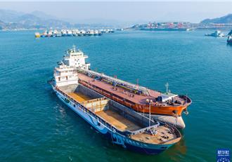 陸首艘純電動清漂轉運船   「三峽護壩1號」完成試航交付