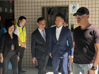 川伯表态不排斥选新北  蒋万安今不唱歌了：会一直支持他