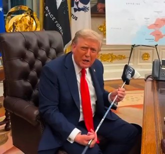 影》暖心交流！烏克蘭士兵贈高球桿 川普拍片致謝