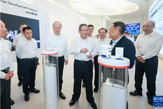 李強調研生醫產業：加大核心技術攻關、AI全面賦能