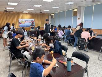 台中市警少年隊「皮革練習生」推手作 讓青少年展現創意遠離毒品