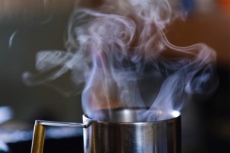 愛喝熱飲者注意！高溫飲品恐增罹癌風險