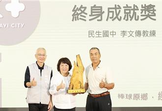 「万能球员」 李文传获终身成就奖 分享棒球生涯贵人是他