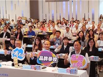 桃园砸1.5亿换新课桌椅 张善政：2年内汰换10万套老旧设备