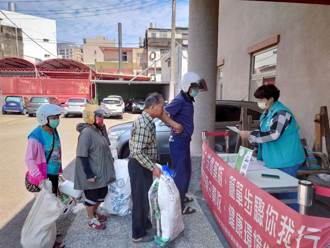 見回收阿婆太辛苦！他霸氣請飲料遭對方神回一句羞愧：想找洞鑽