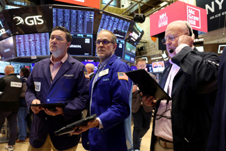 沃爾瑪拖累道指慘崩300點 科技股多空交戰