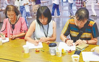 拚色香味 15家月餅上榜