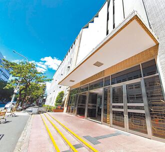 警臨檢遭撞 擊斃女乘客判免國賠