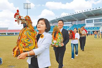 15億元田徑場 中央一毛未補