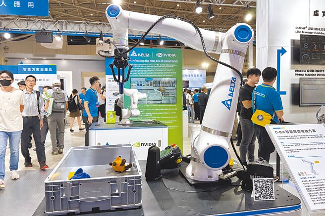 台达电展示协作机器人、数位双生产线与智能仓储物流等完整解决方案，并首度亮相AI感测机器人。图／杨络悬