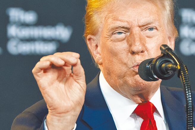 川普重返白宫以来已买进数百笔债券，总额超过1亿370万美元。图／美联社