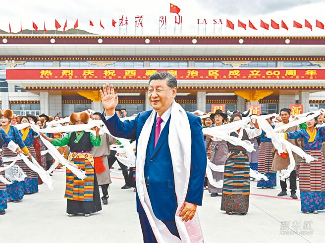 大陆国家主席习近平20日抵达拉萨，将出席21日举行的西藏自治区成立60周年庆祝活动。（新华社）