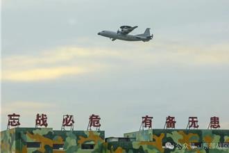 共軍東部戰區海軍航空兵「跨晝夜礪刃」  練兵秀肌肉