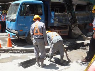 勞工戶外抗熱 新北補助企業購置「風扇衣」可降溫4度