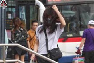 8成劳工颱风假照常上班 三大苦命行业曝光