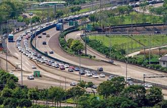 國道未繫安全帶死亡人數增33％ 高公局籲前後座都要繫