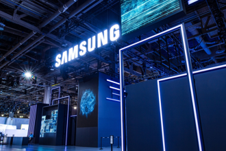 狂抱川普大腿？三星考慮投資英特爾 揭背後利益盤算