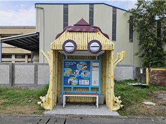 超萌魷魚公車站現身屏東台17線 廢棄水管變身枋寮新地標
