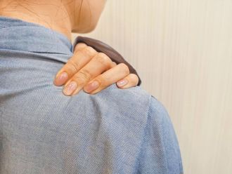 肩膀痛不等于五十肩 5旬妇切1脂肪瘤 意外摆脱四年酸痛