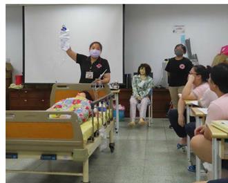 高雄女監開辦照服員訓練班　受刑人結訓盼成「照顧天使」