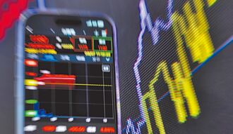 外資調節收斂、內資反手買超 台股回神收復月線