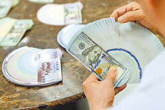 郭智輝一句話 新台幣貶破30.5元