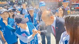 盧秀燕、韓國瑜奔波中投 車掃反罷免