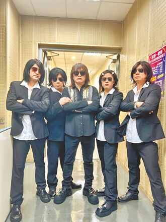 康康率《一級棒》男團扮伍佰 被虧像禮儀公司