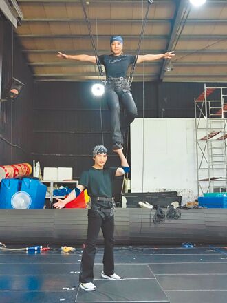 牛奶坤達投保千萬高空玩特技