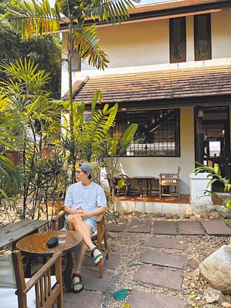 歌手柏霖 感動大象陪著自己散步