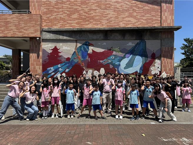 桃园市立图书馆与南势国小于 22日共同主办跨国交流活动，邀请日本千叶商科大学师生参与。（图书馆提供）