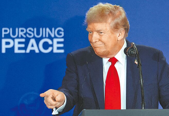 美国总统川普可能模拟乌克兰模式，绕过台湾，与中国国家主席习近平达成协议，处理台湾问题。（路透）