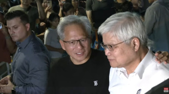 影》喊買台積電輝達股票！魏哲家、黃仁勳「花式互捧」超有趣