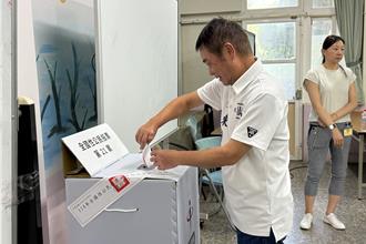 鍾東錦完成投票：公投是公民表達意見的重要方式