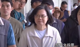 蔡英文低调完成公投投票  画面曝光