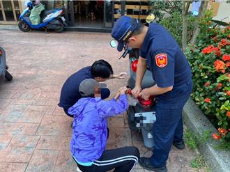 桃園婦人投票後鑰匙鎖車廂　楊梅警徒手救援獲讚！