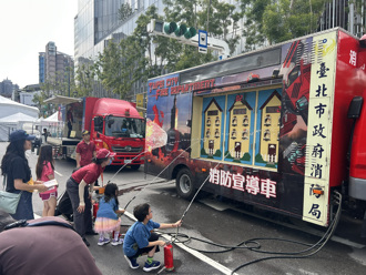 八德商圈變身防災樂園！電競、3C結合CPR體驗　邊玩邊學保命術