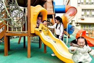 陸「準00後」大學生 擠進育兒保母賽道